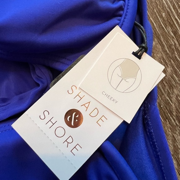 NWT - Shade & Shore - Cut Out Underwire One Piece Swimsuit - Picture 4 of 7
